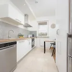 Wyjatkowy Z 3 Sypialniami I Balkonem By Renters وارسو