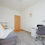 Wyjatkowy Z 3 Sypialniami I Balkonem By Renters شقة *