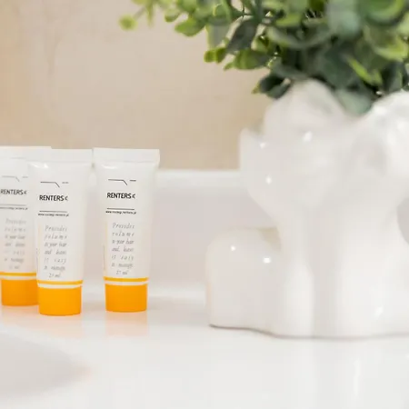 Wyjatkowy Z 3 Sypialniami I Balkonem By Renters Apartamento