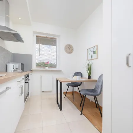 Wyjatkowy Z 3 Sypialniami I Balkonem By Renters Varsóvia