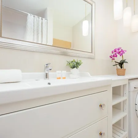 Apartman Wyjatkowy Z 3 Sypialniami I Balkonem By Renters