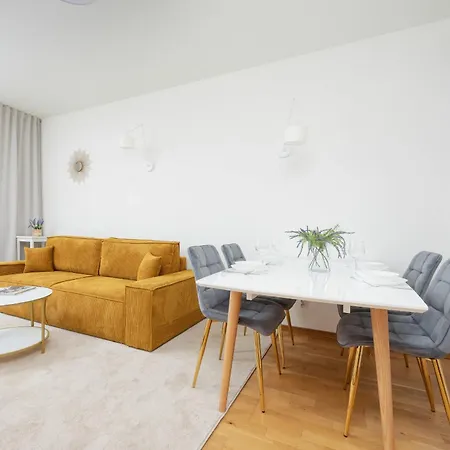 Wyjatkowy Z 3 Sypialniami I Balkonem By Renters *