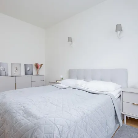 Wyjatkowy Z 3 Sypialniami I Balkonem By Renters Apartman *