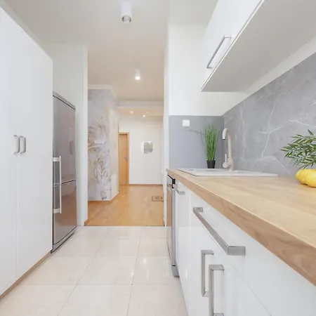 Wyjatkowy Z 3 Sypialniami I Balkonem By Renters Apartamento Varsóvia