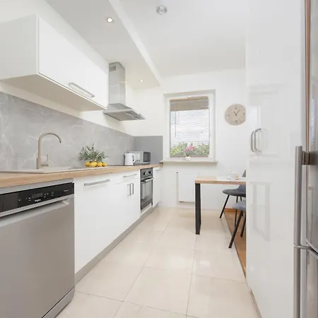 Wyjatkowy Z 3 Sypialniami I Balkonem By Renters Varsóvia