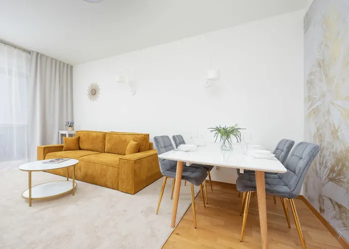 Wyjatkowy Z 3 Sypialniami I Balkonem By Renters *