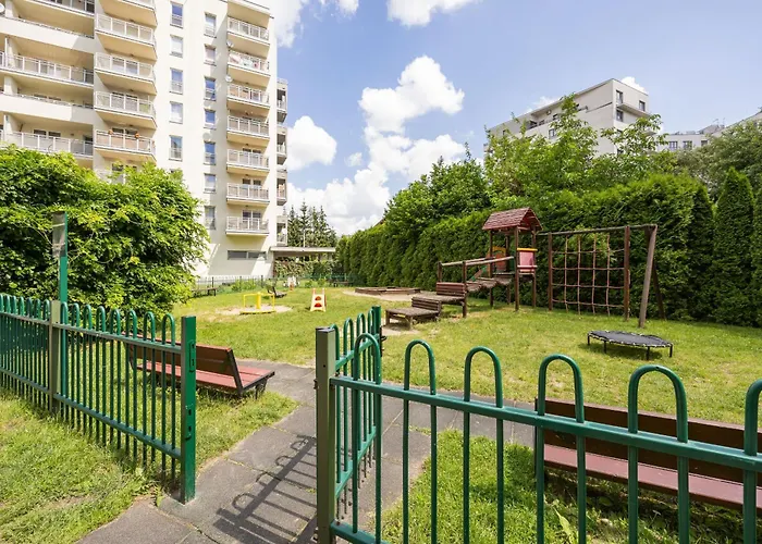 Wyjatkowy Z 3 Sypialniami I Balkonem By Renters Warsaw