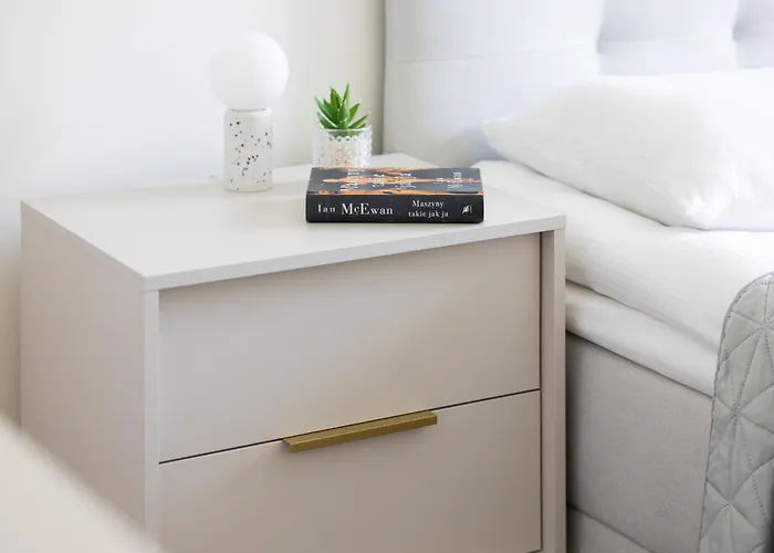 Wyjatkowy Z 3 Sypialniami I Balkonem By Renters