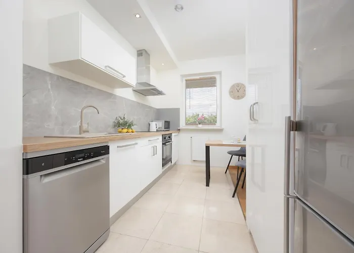 Wyjatkowy Z 3 Sypialniami I Balkonem By Renters Варшава